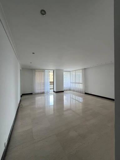 Apartamento de 3 alcobas en arriendo en Loma Del Campestre, Medellín, 420 m² · foto 14 de 24