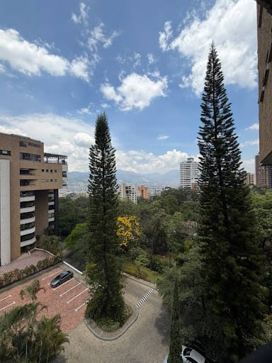 Apartamento de 3 alcobas en arriendo en Loma Del Campestre, Medellín, 420 m² · foto 15 de 24