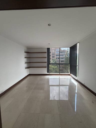 Apartamento de 3 alcobas en arriendo en Loma Del Campestre, Medellín, 420 m² · foto 22 de 24