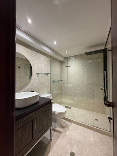 Apartamento de 3 alcobas en arriendo en Loma Del Campestre, Medellín, 420 m² · foto 23 de 24