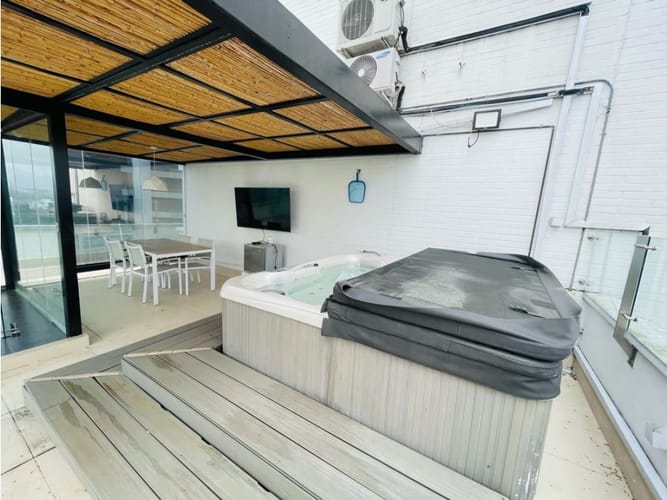 Apartamento de 2 alcobas en arriendo en El Poblado, Medellín, 270 m² · foto 3 de 13