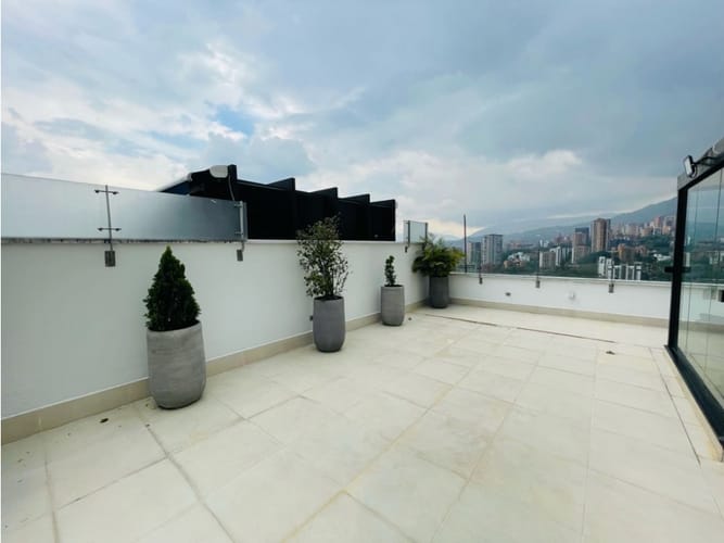 Apartamento de 2 alcobas en arriendo en El Poblado, Medellín, 270 m² · foto 5 de 13