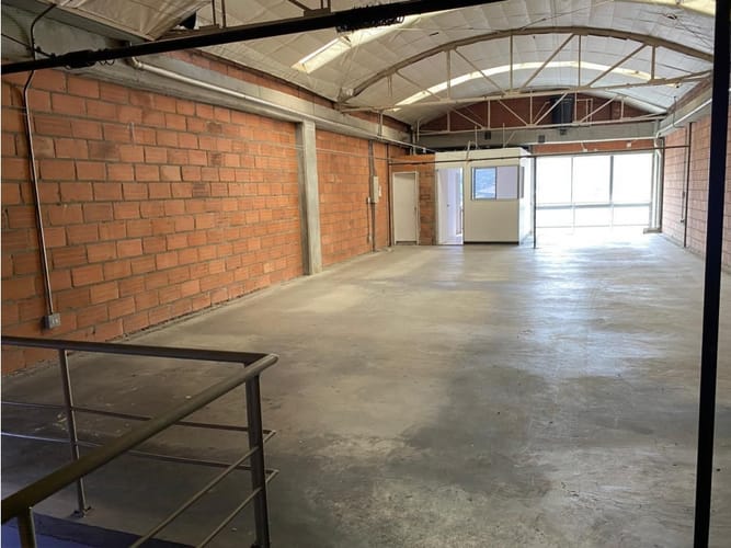 Bodega en arriendo en Los Naranjos, Itagüí, 580 m² · foto 2 de 14