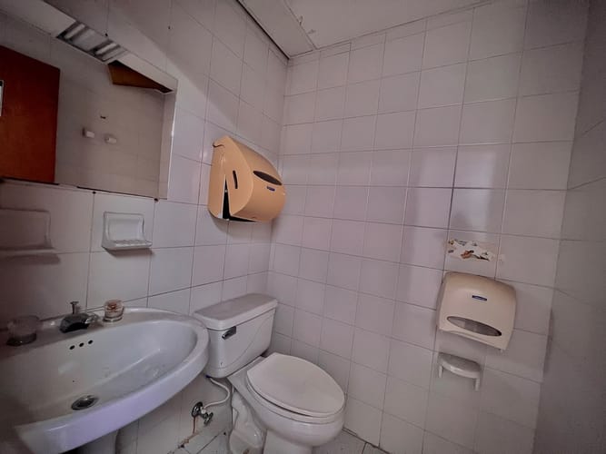 Local en venta en El Poblado, Medellín, 381 m² · foto 19 de 20
