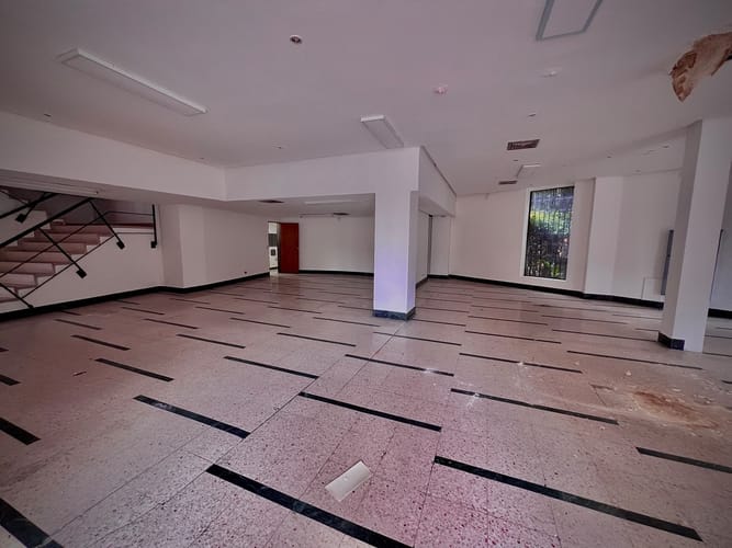 Local en venta en El Poblado, Medellín, 381 m² · foto 9 de 20