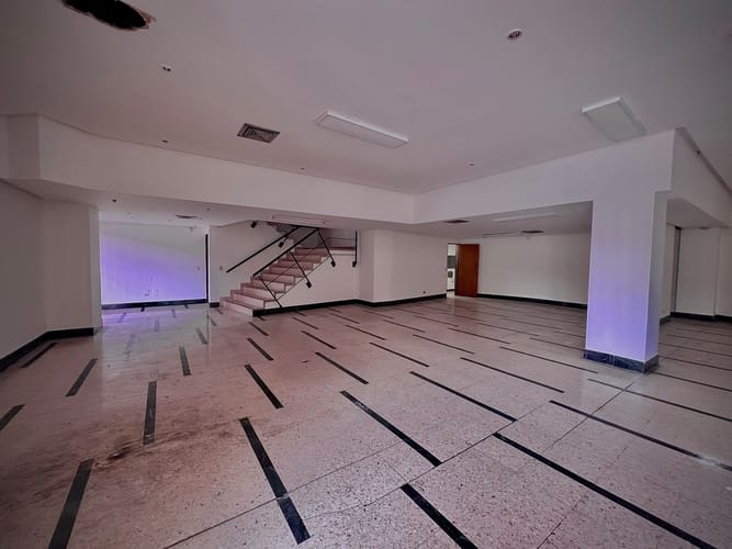 Local en venta en El Poblado, Medellín, 381 m² · foto 7 de 20