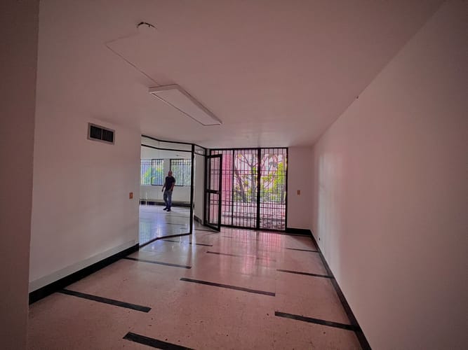 Local en venta en El Poblado, Medellín, 381 m² · foto 10 de 20