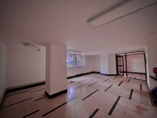 Local en venta en El Poblado, Medellín, 381 m² · foto 6 de 20