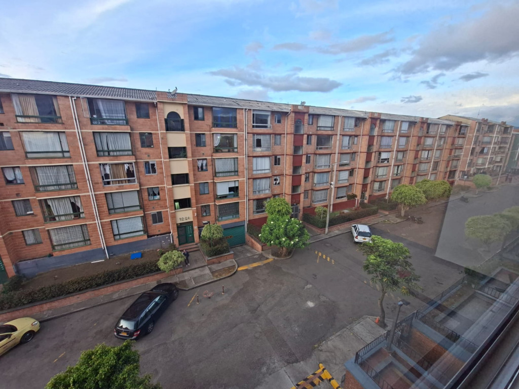 Apartamento en venta en Alamos, Bogotá · foto 2 de 17