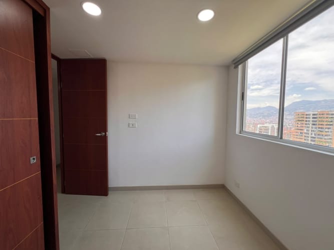 Apartamento de 2 alcobas en arriendo en Lalinde, Medellín, 68 m² · foto 11 de 15