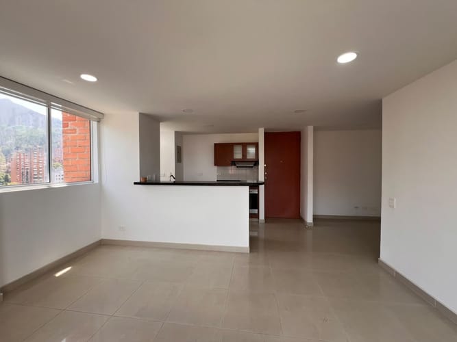 Apartamento de 2 alcobas en arriendo en Lalinde, Medellín, 68 m² · foto 3 de 15