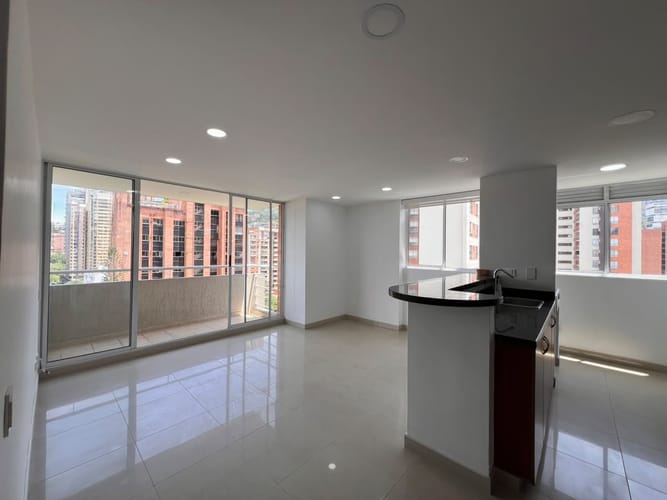 Apartamento de 2 alcobas en arriendo en Lalinde, Medellín, 68 m² · foto 2 de 15