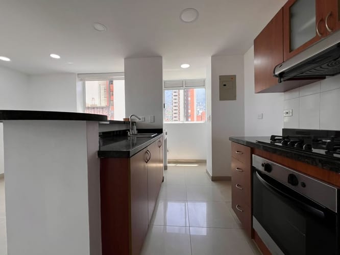 Apartamento de 2 alcobas en arriendo en Lalinde, Medellín, 68 m² · foto 4 de 15