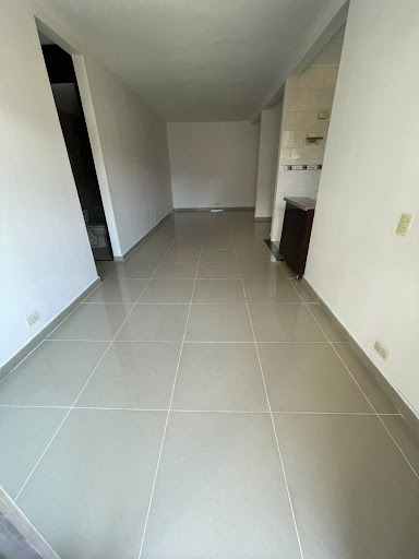 Apartamento en arriendo en Los Colores, Medellín · foto 2 de 13