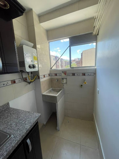 Apartamento en arriendo en Los Colores, Medellín · foto 10 de 13