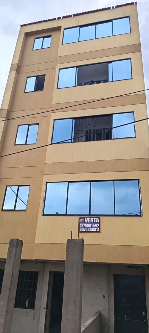Apartamento de 4 alcobas en venta en Los Rosales, Floridablanca, 96 m² · foto 2 de 17