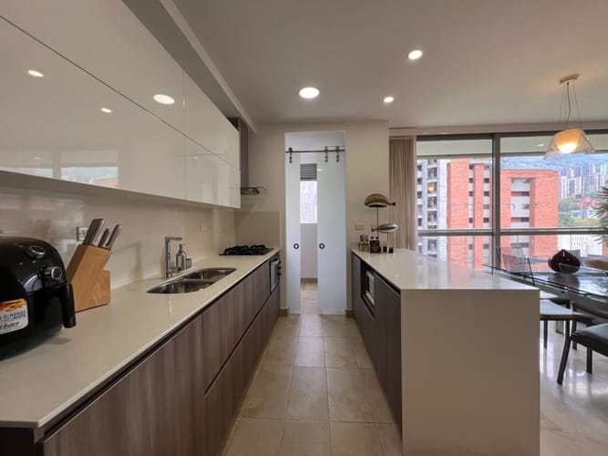 Apartamento de 2 alcobas en venta en Lalinde, Medellín, 100 m² · foto 5 de 14