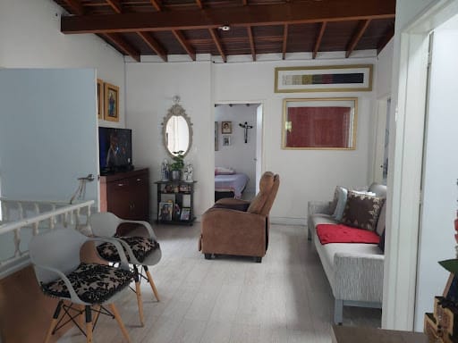 Casa de 6 alcobas en venta en Laureles, Medellín, 212 m² · foto 3 de 24