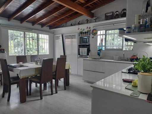 Casa de 6 alcobas en venta en Laureles, Medellín, 212 m² · foto 7 de 24