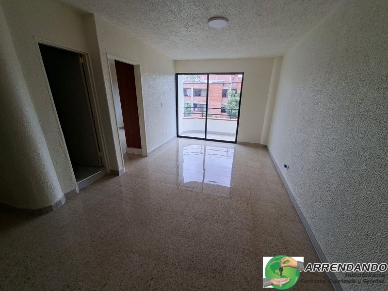 Apartamento en venta en Centro, Itagüí · foto 3 de 9