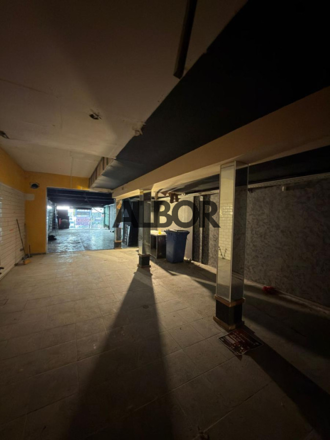 Alquiler local comercial al frente 319 m² - Pocitos · Foto 3