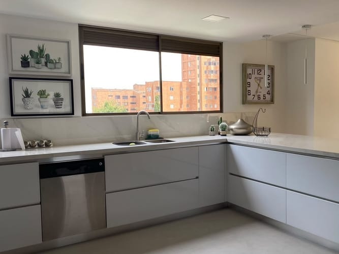 Apartamento de 3 alcobas en venta en Lalinde, Medellín, 210 m² · foto 7 de 15