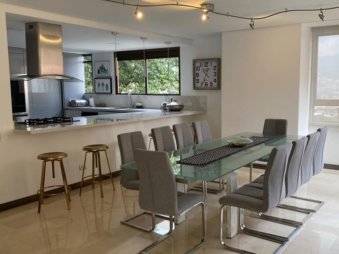 Apartamento de 3 alcobas en venta en Lalinde, Medellín, 210 m² · foto 6 de 15