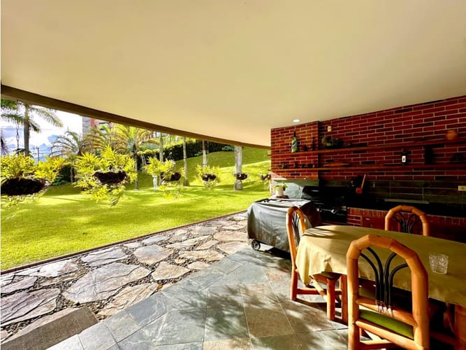 Casa de 4 alcobas en venta en Altos Del Poblado, Medellín, 464 m² · foto 3 de 24