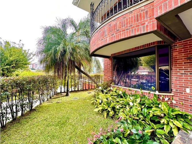Casa de 4 alcobas en venta en Altos Del Poblado, Medellín, 464 m² · foto 4 de 24