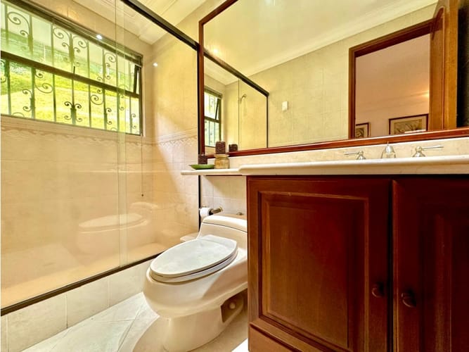 Casa de 4 alcobas en venta en Altos Del Poblado, Medellín, 464 m² · foto 17 de 24