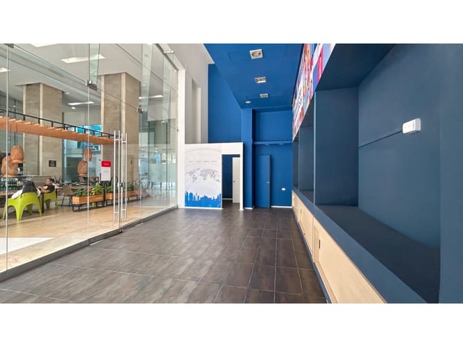 Local en arriendo en El Poblado, Medellín, 55 m² · foto 2 de 5