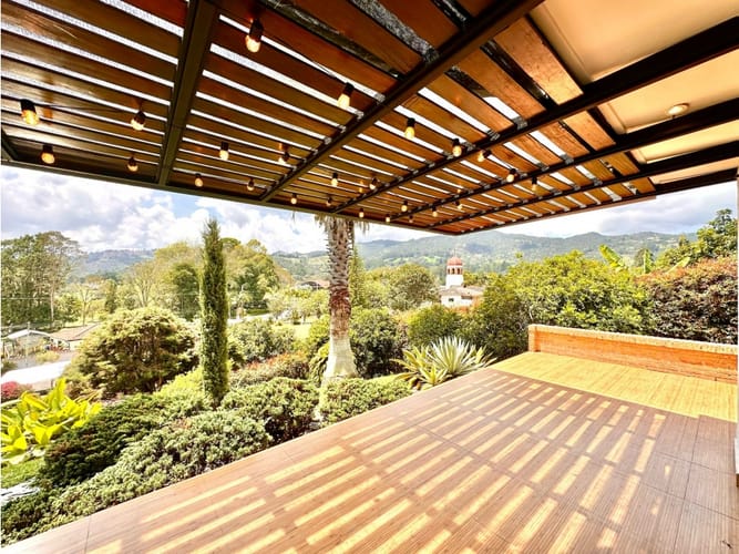 Casa de 5 alcobas en venta en Llano Grande, Rionegro, 300 m² · foto 2 de 24