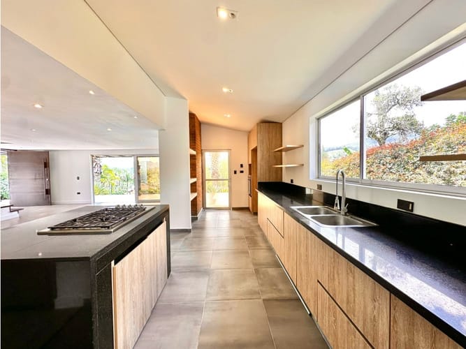 Casa de 5 alcobas en venta en Llano Grande, Rionegro, 300 m² · foto 5 de 24