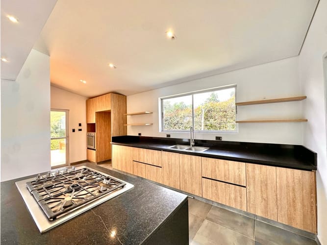 Casa de 5 alcobas en venta en Llano Grande, Rionegro, 300 m² · foto 6 de 24
