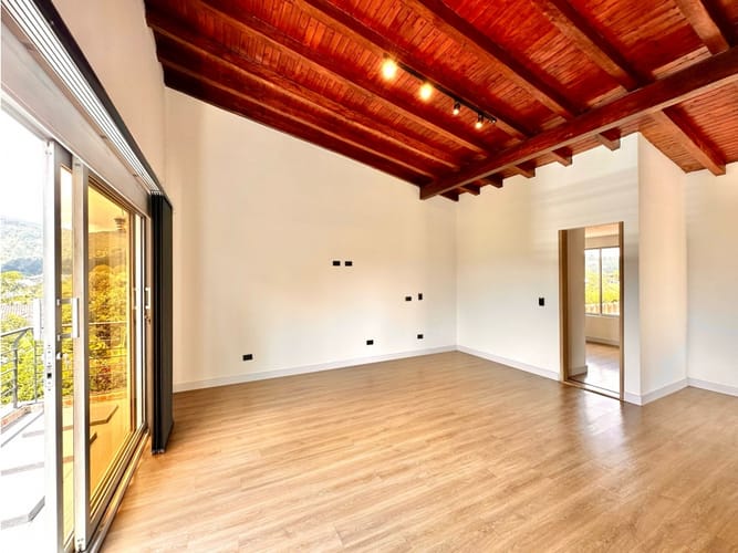Casa de 5 alcobas en venta en Llano Grande, Rionegro, 300 m² · foto 23 de 24