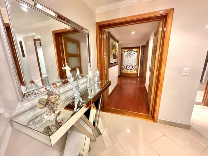 Apartamento de 4 alcobas en venta en Los Rosales, Bogotá, 412 m² · foto 3 de 24