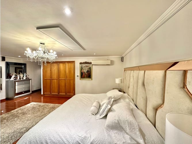 Apartamento de 4 alcobas en venta en Los Rosales, Bogotá, 412 m² · foto 16 de 24