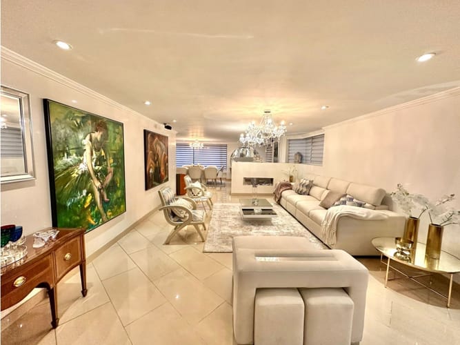 Apartamento de 4 alcobas en venta en Los Rosales, Bogotá, 412 m² · foto 18 de 24