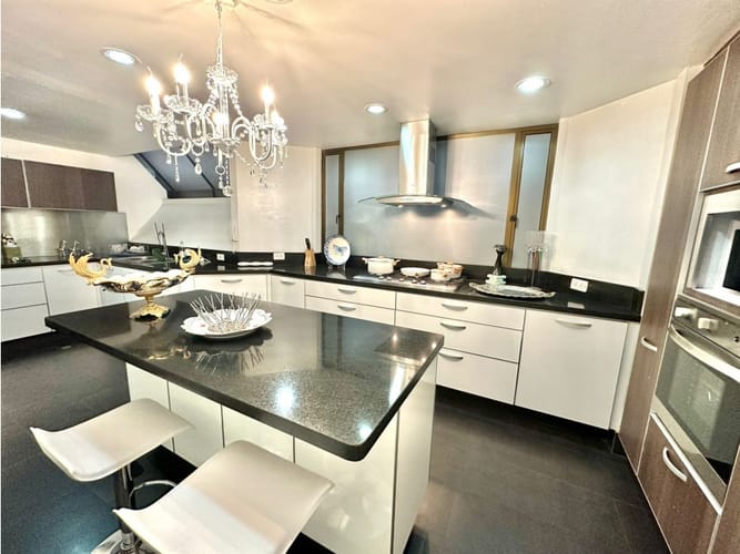 Apartamento de 4 alcobas en venta en Los Rosales, Bogotá, 412 m² · foto 22 de 24