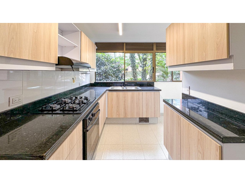 Apartamento en venta en El Poblado, Medellín · foto 2 de 24
