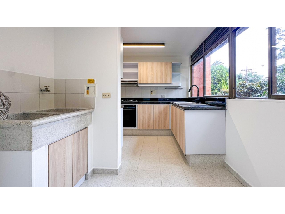 Apartamento en venta en El Poblado, Medellín · foto 3 de 24