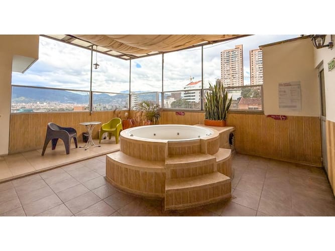 Edificio en venta en El Poblado, Medellín, 1134 m² · foto 2 de 24