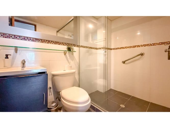 Edificio en venta en El Poblado, Medellín, 1134 m² · foto 12 de 24