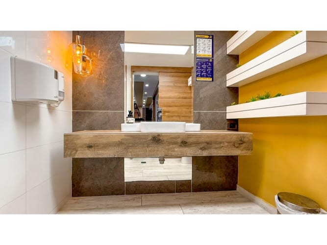 Edificio en venta en El Poblado, Medellín, 1134 m² · foto 18 de 24