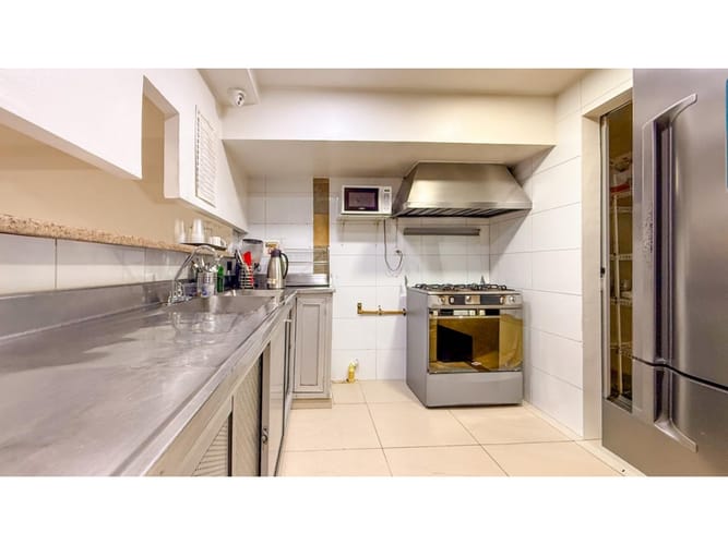 Edificio en venta en El Poblado, Medellín, 1134 m² · foto 20 de 24