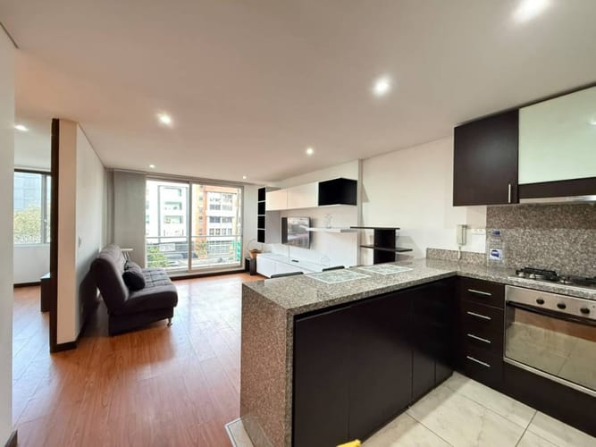 Apartamento de 1 alcoba en arriendo en Santa Barbara Central, Bogotá, 64 m² · foto 2 de 23