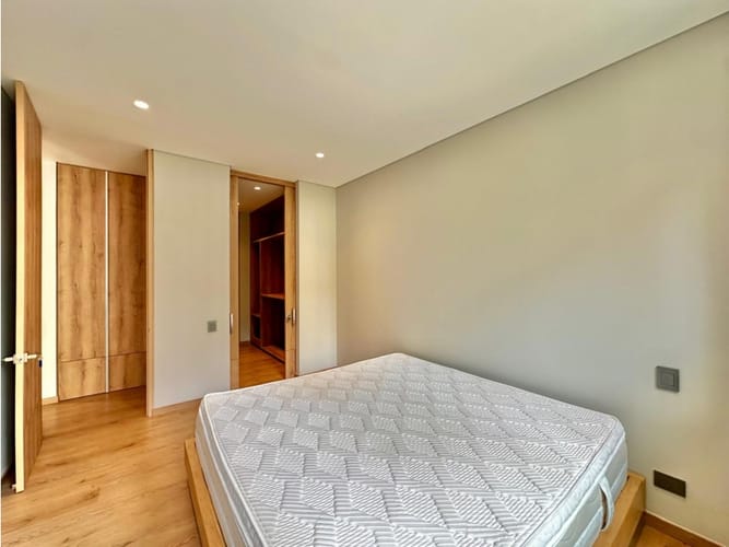 Apartaestudio en venta en Lalinde, Medellín, 90 m² · foto 16 de 24