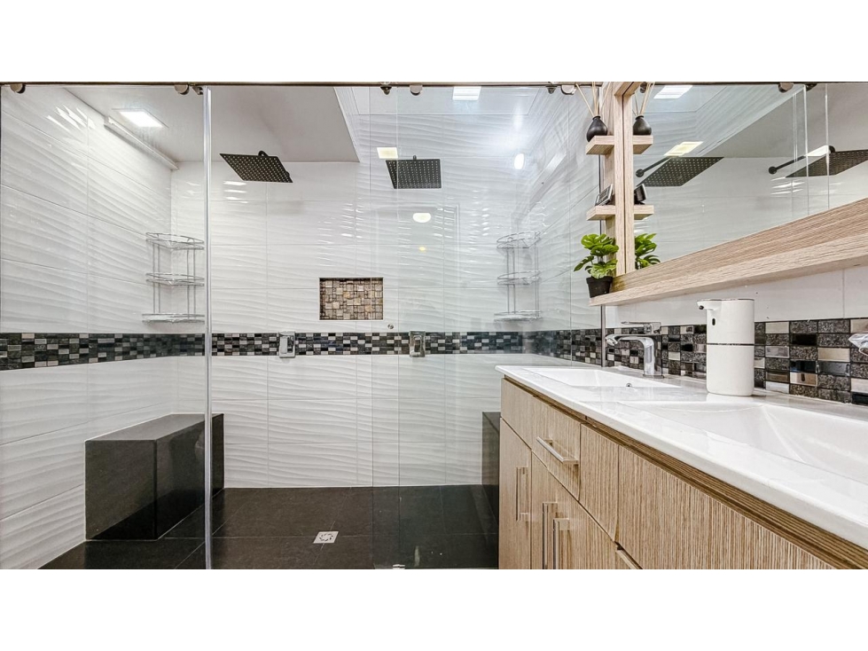 Casa en arriendo en El Poblado, Medellín · foto 8 de 24