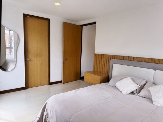 Apartamento de 2 alcobas en arriendo en El Poblado, Medellín, 129 m² · foto 2 de 15