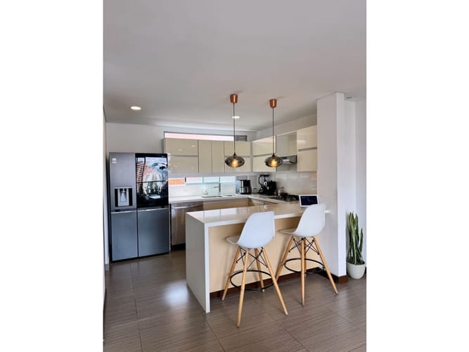 Apartamento de 2 alcobas en arriendo en El Poblado, Medellín, 129 m² · foto 4 de 15